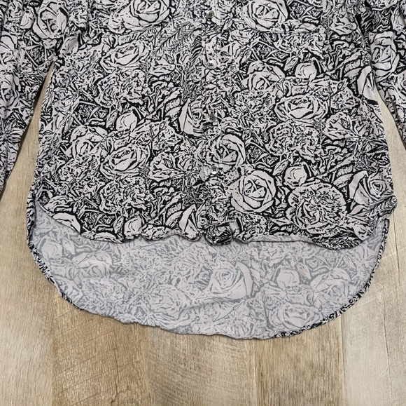 Rock and Republic Black and Gray Long Sleeve Button Down Shirt Rose Print - Picture 3 of 11